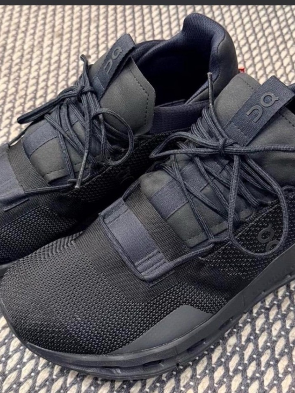 On Running women’s 10 Black Low-Profile Performance Sneakers on cloud